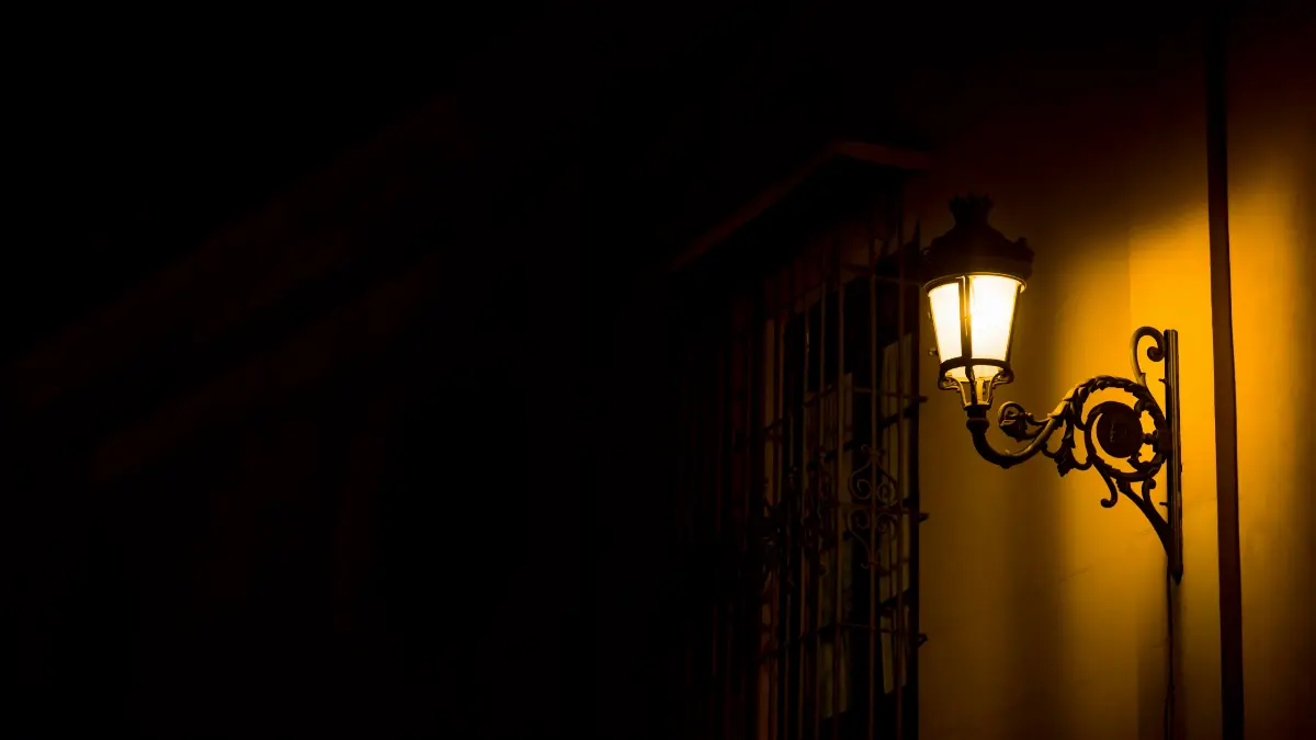 Essential Exterior Lamp Cleaning Tips for a Flawless Shine