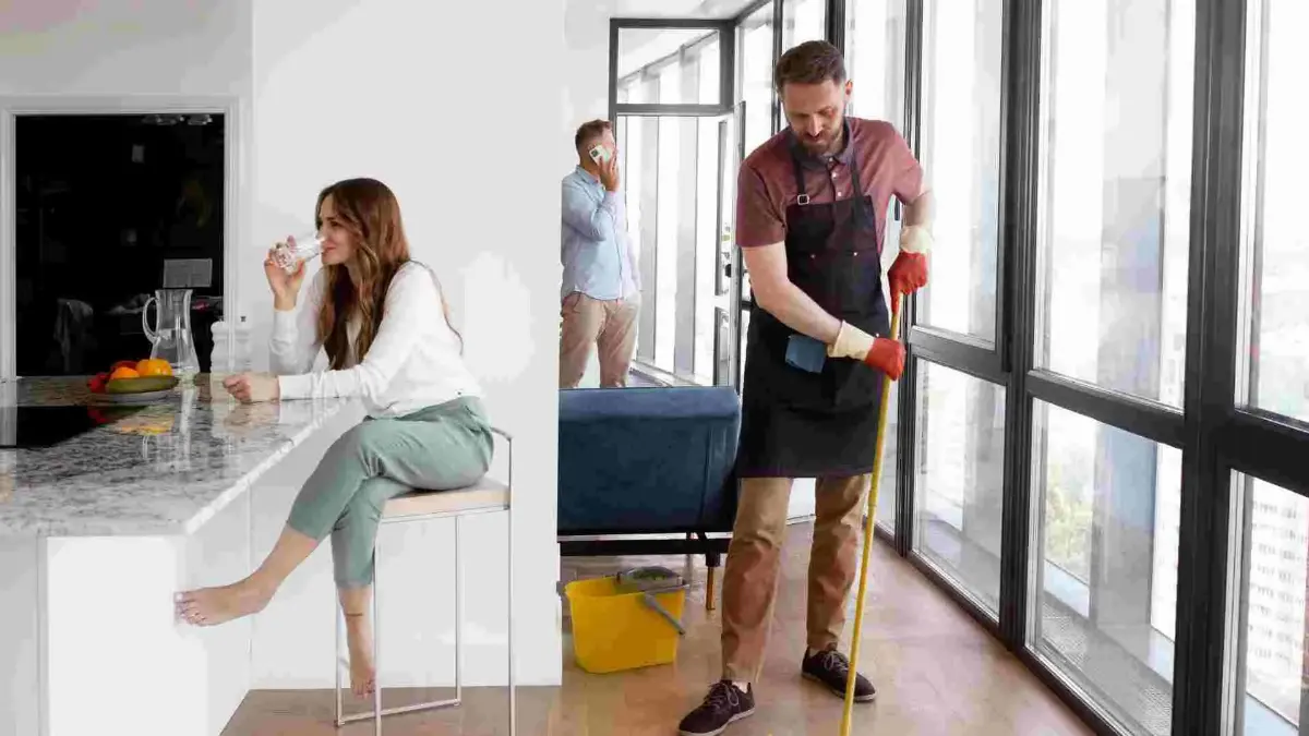 Unlocking the Hidden Benefits of Screen Cleaning for Your Home and Business