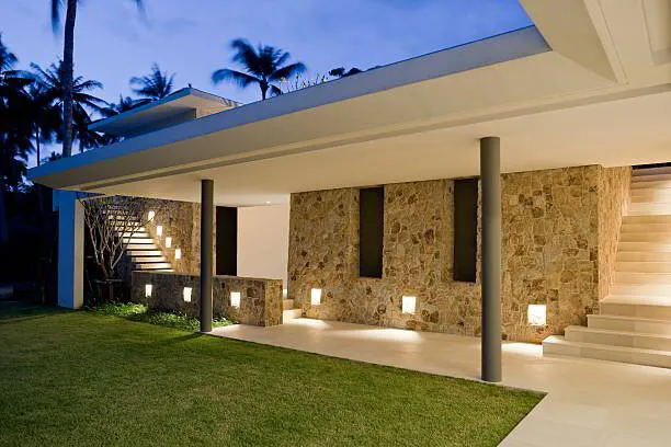 Clean outdoor lamp post after professional exterior lamp cleaning service